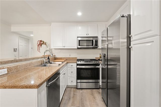 5535 Canoga Avenue 221, Woodland Hills, CA 91367
