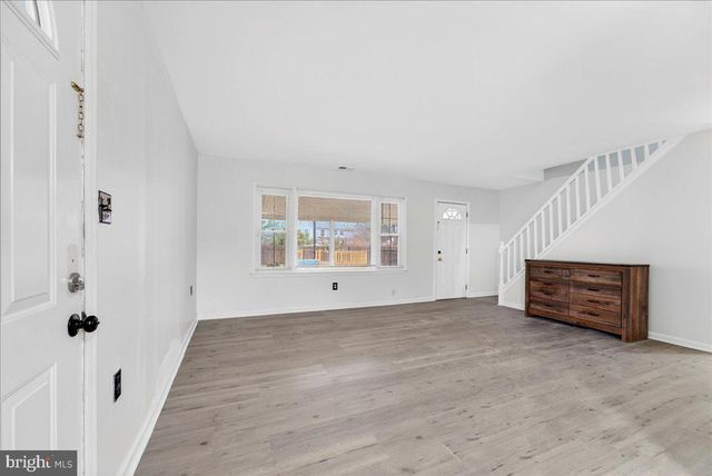 6 SHERWOOD LN, Willingboro, NJ 08046