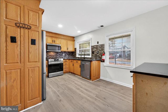 6 SHERWOOD LN, Willingboro, NJ 08046