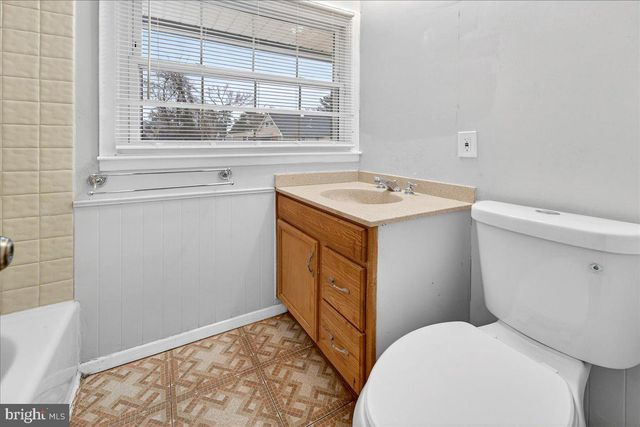 6 SHERWOOD LN, Willingboro, NJ 08046