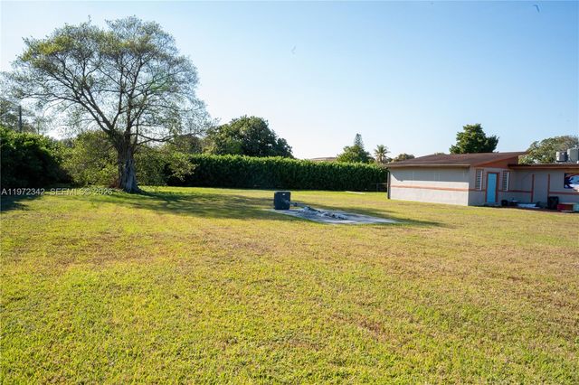 10450 NW 19th Ave, Miami, FL 33147