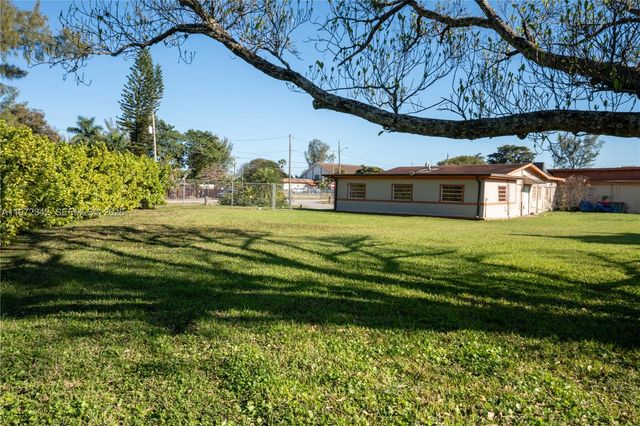 10450 NW 19th Ave, Miami, FL 33147