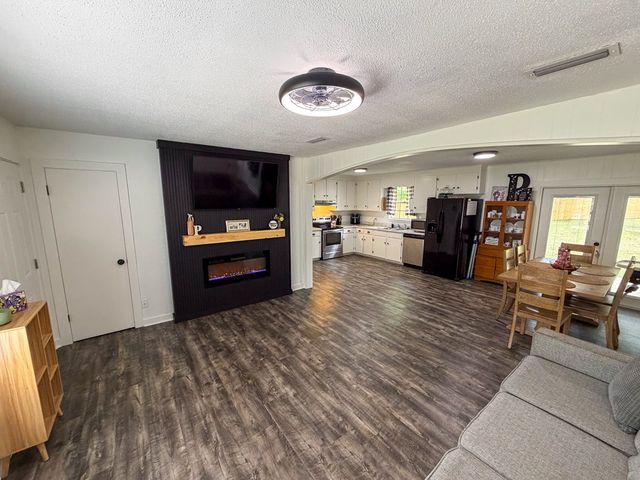 603 Carr Circle, Headland, AL 36345