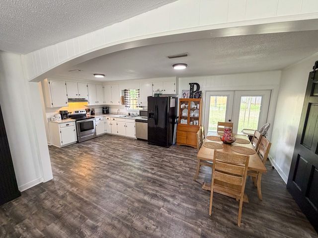 603 Carr Circle, Headland, AL 36345