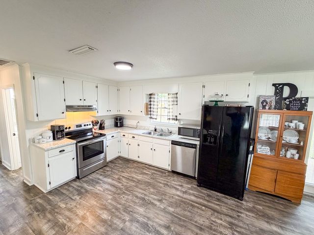 603 Carr Circle, Headland, AL 36345