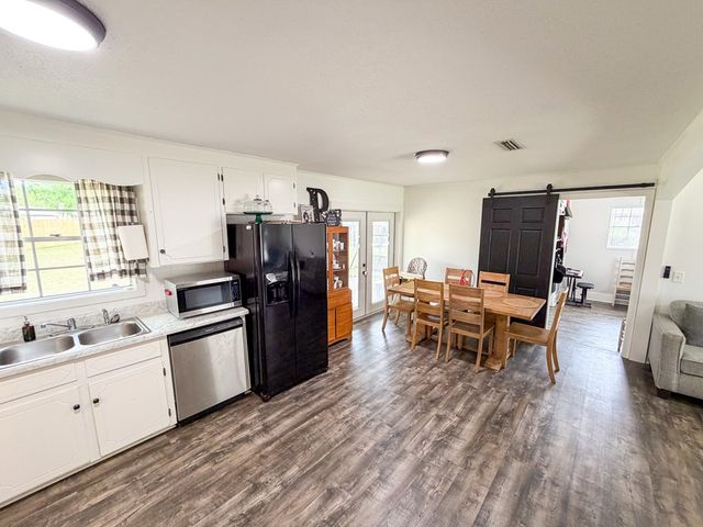 603 Carr Circle, Headland, AL 36345