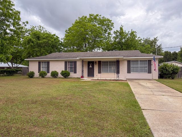 603 Carr Circle, Headland, AL 36345