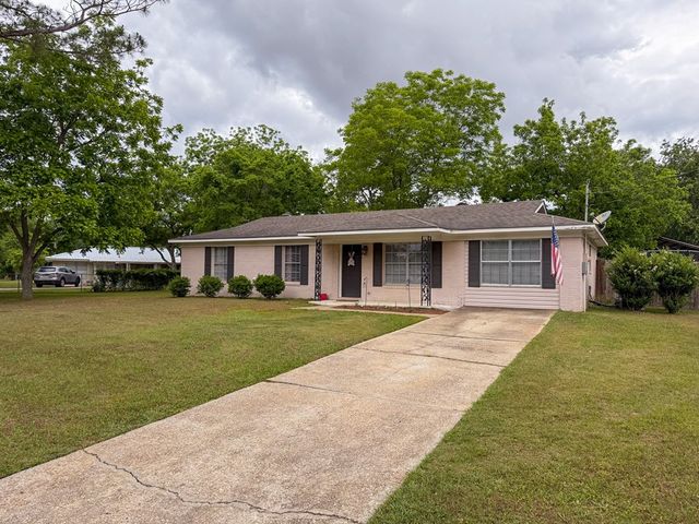 603 Carr Circle, Headland, AL 36345