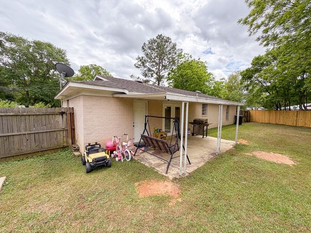 603 Carr Circle, Headland, AL 36345