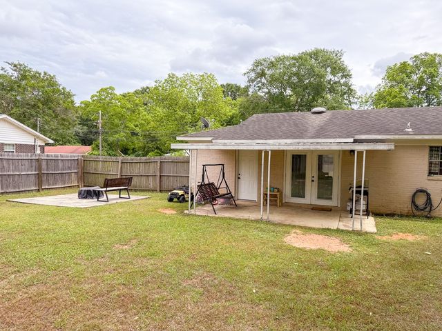 603 Carr Circle, Headland, AL 36345