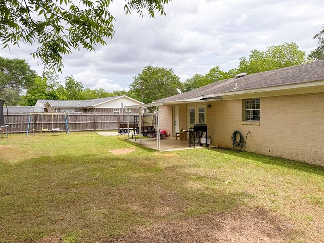 603 Carr Circle, Headland, AL 36345