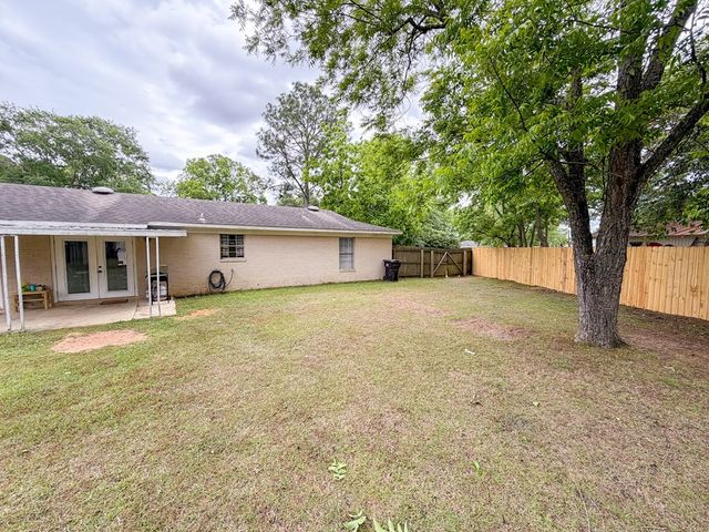 603 Carr Circle, Headland, AL 36345