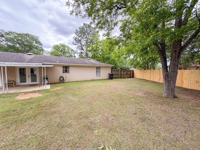 603 Carr Circle, Headland, AL 36345