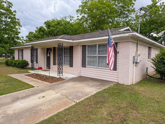 603 Carr Circle, Headland, AL 36345
