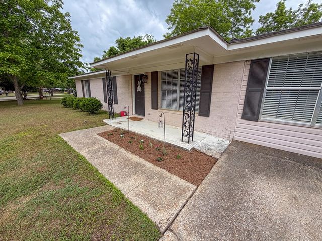 603 Carr Circle, Headland, AL 36345