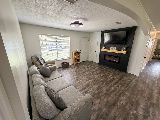 603 Carr Circle, Headland, AL 36345