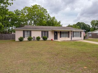 603 Carr Circle, Headland, AL 36345