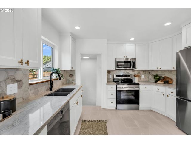 1801 Ne 65TH Ave, Portland, OR 97213