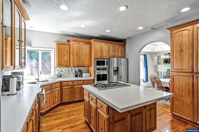 1689 Cinnamon Hill Dr SE, Salem, OR 97306