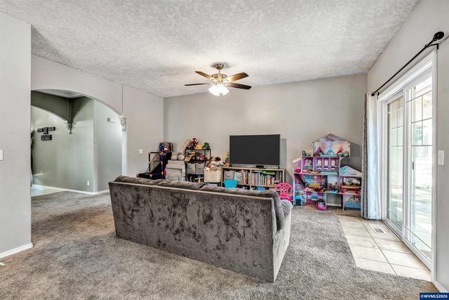 1689 Cinnamon Hill Dr SE, Salem, OR 97306