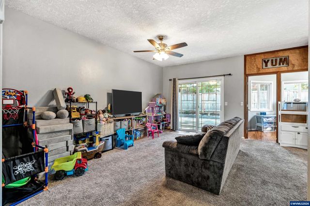 1689 Cinnamon Hill Dr SE, Salem, OR 97306