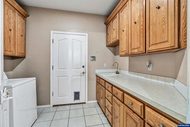 1689 Cinnamon Hill Dr SE, Salem, OR 97306