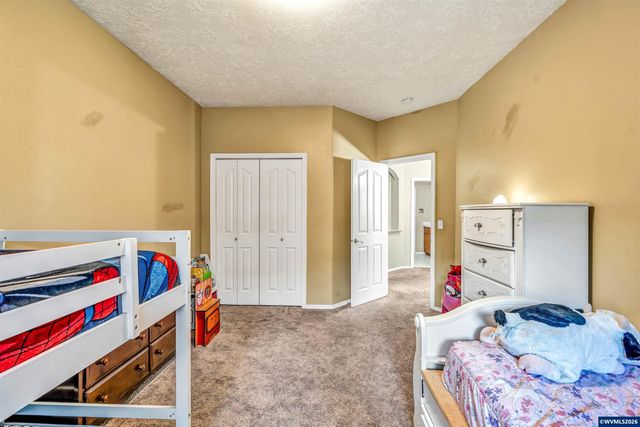 1689 Cinnamon Hill Dr SE, Salem, OR 97306