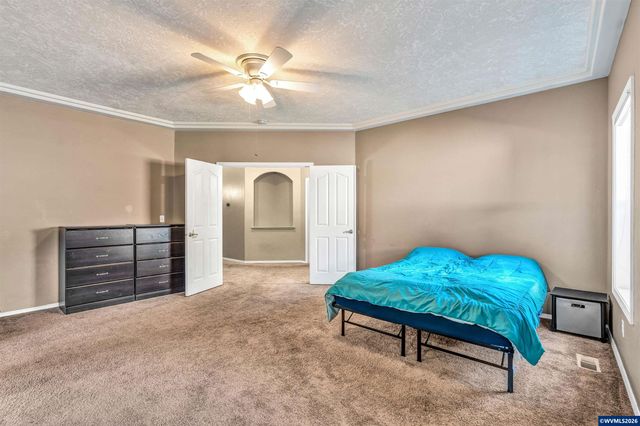 1689 Cinnamon Hill Dr SE, Salem, OR 97306