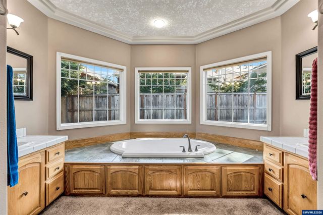 1689 Cinnamon Hill Dr SE, Salem, OR 97306