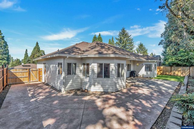 1689 Cinnamon Hill Dr SE, Salem, OR 97306
