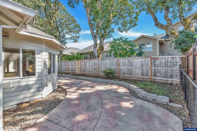1689 Cinnamon Hill Dr SE, Salem, OR 97306