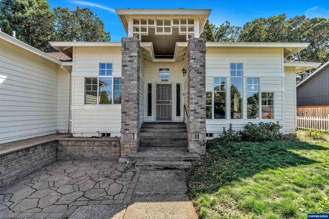 1689 Cinnamon Hill Dr SE, Salem, OR 97306