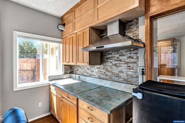 1689 Cinnamon Hill Dr SE, Salem, OR 97306