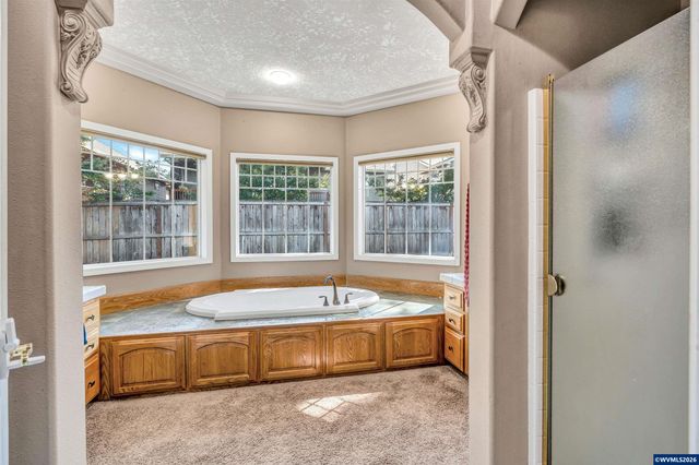 1689 Cinnamon Hill Dr SE, Salem, OR 97306