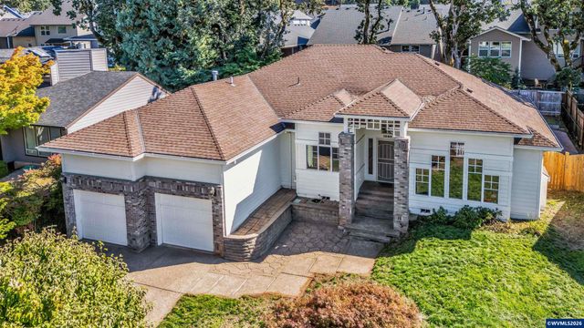 1689 Cinnamon Hill Dr SE, Salem, OR 97306