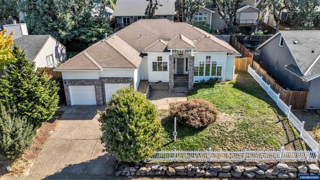 1689 Cinnamon Hill Dr SE, Salem, OR 97306