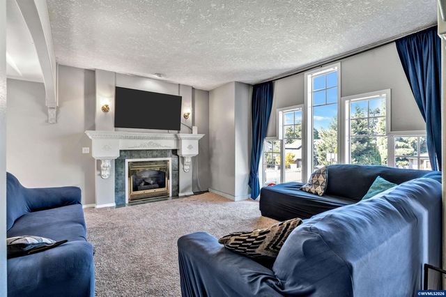 1689 Cinnamon Hill Dr SE, Salem, OR 97306