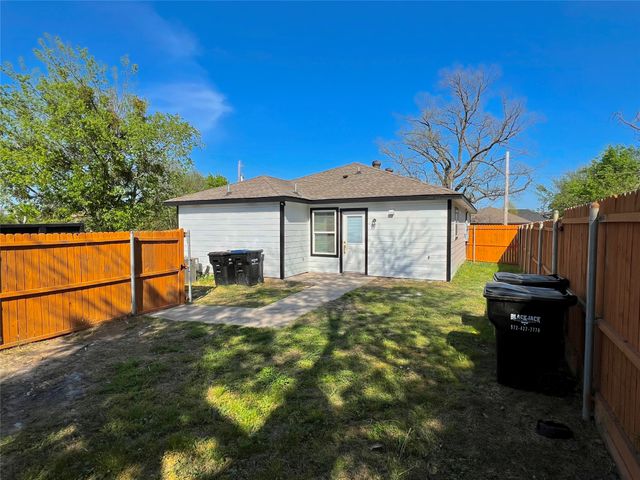 3206 Roberts Street, Greenville, TX 75401