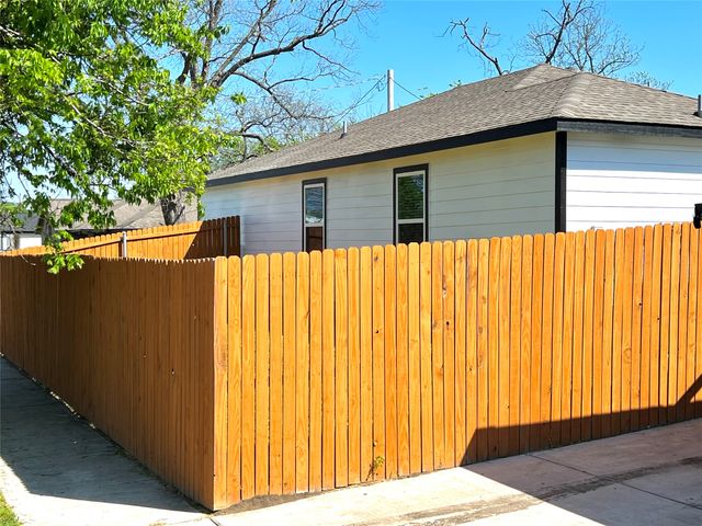 3206 Roberts Street, Greenville, TX 75401