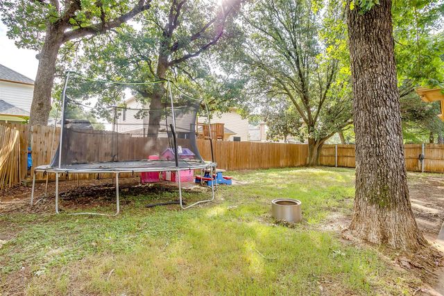 523 Deerwood Drive, Burleson, TX 76028