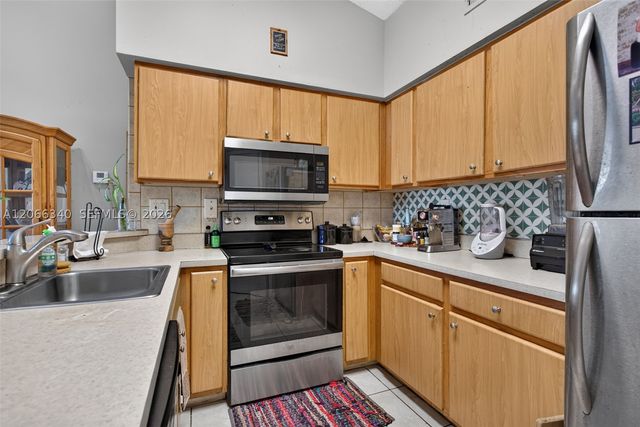 2445 SW 18th Ter 807, Fort Lauderdale, FL 33315