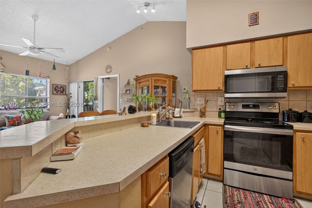2445 SW 18th Ter 807, Fort Lauderdale, FL 33315