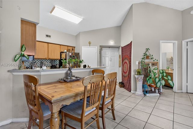 2445 SW 18th Ter 807, Fort Lauderdale, FL 33315
