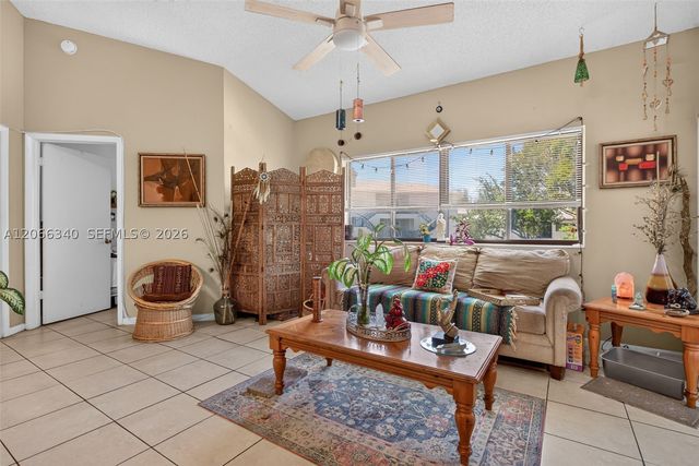 2445 SW 18th Ter 807, Fort Lauderdale, FL 33315