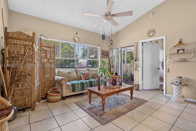 2445 SW 18th Ter 807, Fort Lauderdale, FL 33315