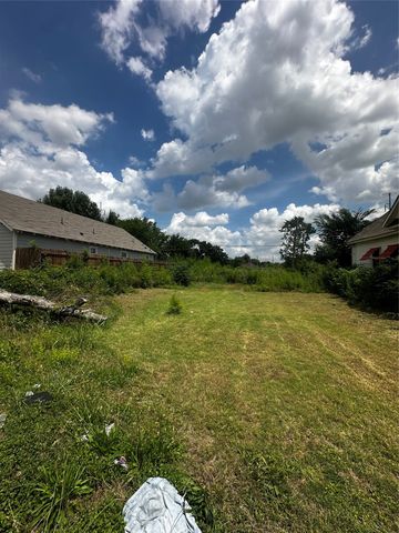 915 E Hattie Street, Fort Worth, TX 76104