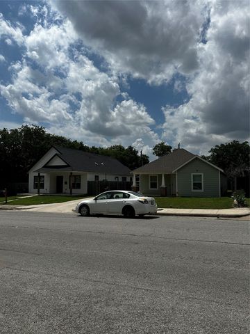 915 E Hattie Street, Fort Worth, TX 76104