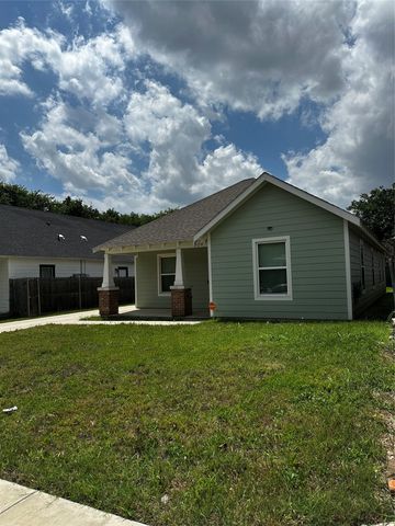 915 E Hattie Street, Fort Worth, TX 76104