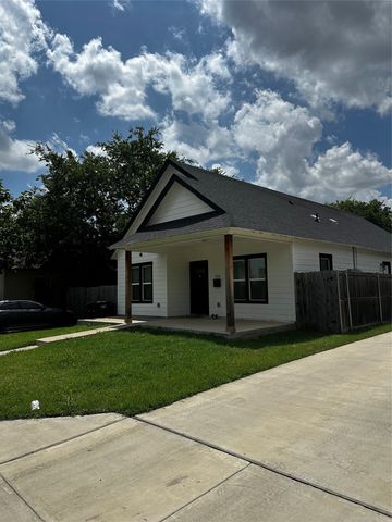 915 E Hattie Street, Fort Worth, TX 76104
