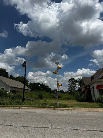 915 E Hattie Street, Fort Worth, TX 76104